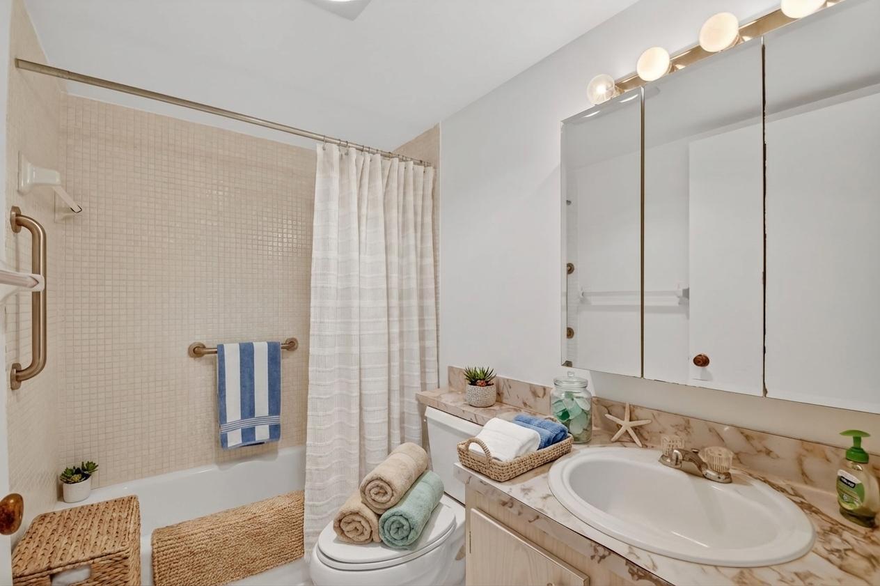 REGAL PALMS MAYFAIR CONDO - Residential