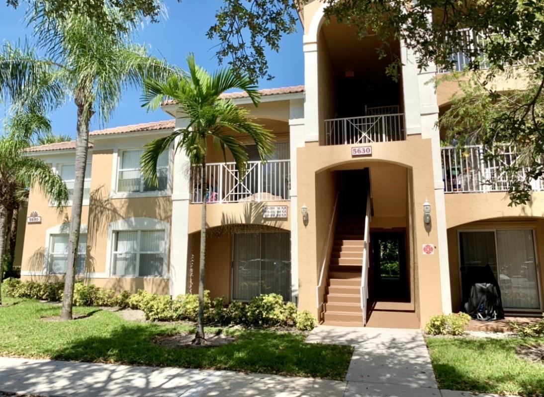 Welcome to your new home in a 24-hour gated community offering top-notch amenities including a resort-style pool, Jacuzzi, tennis and basketball courts, BBQ area, playground, dog walk zone, and more.
This bright and modern 2-bedroom, 1-bath condo features:
First-floor convenience with screened balcony
Porcelain flooring throughout
New kitchen with granite countertops
Walk-in closet for ample storage
Full-size washer & dryer in-unit
Assigned parking- available now.