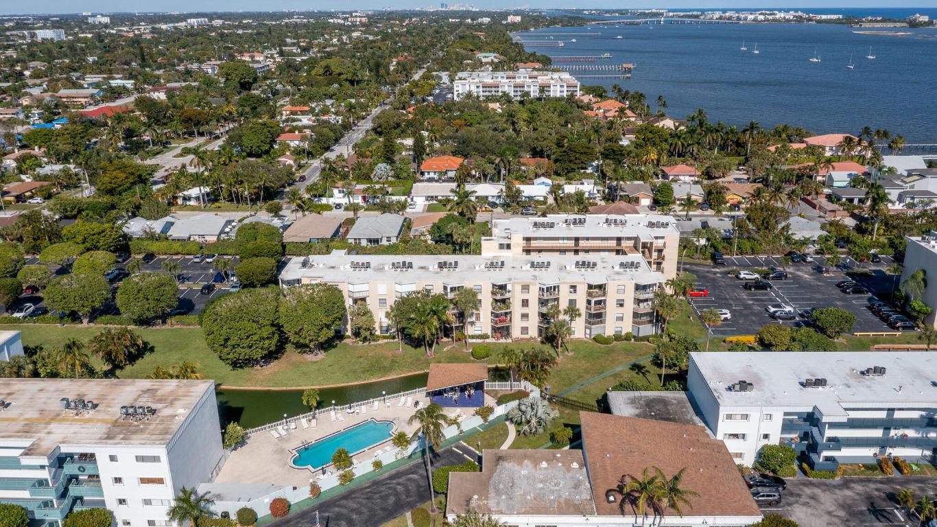 HIDDEN HARBOUR OF THE PALM BEACHES CONDO - Residential Lease