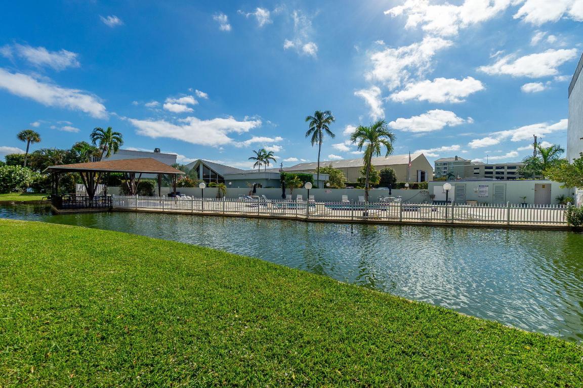 HIDDEN HARBOUR OF THE PALM BEACHES CONDO - Residential Lease