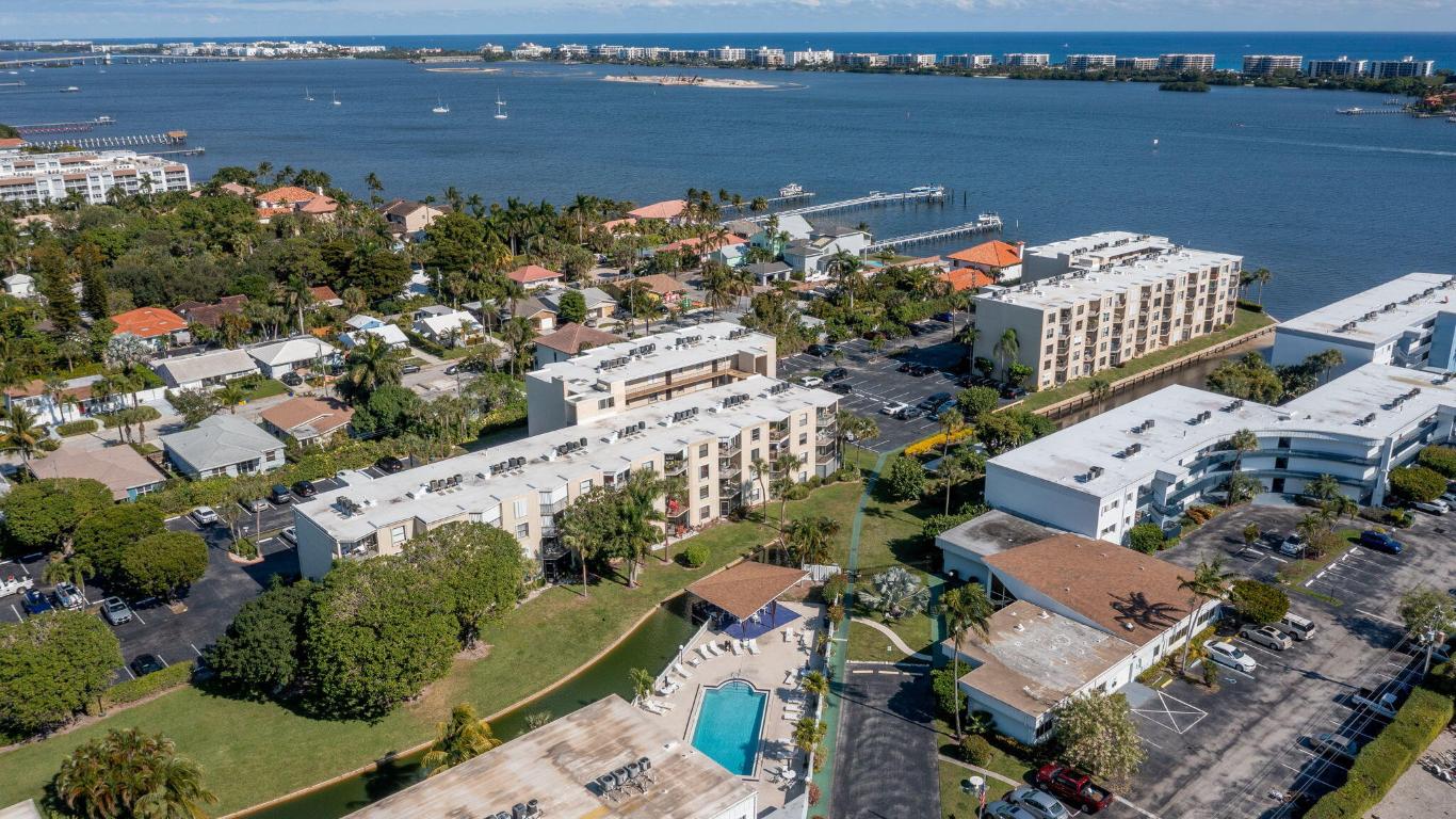 HIDDEN HARBOUR OF THE PALM BEACHES CONDO - Residential Lease