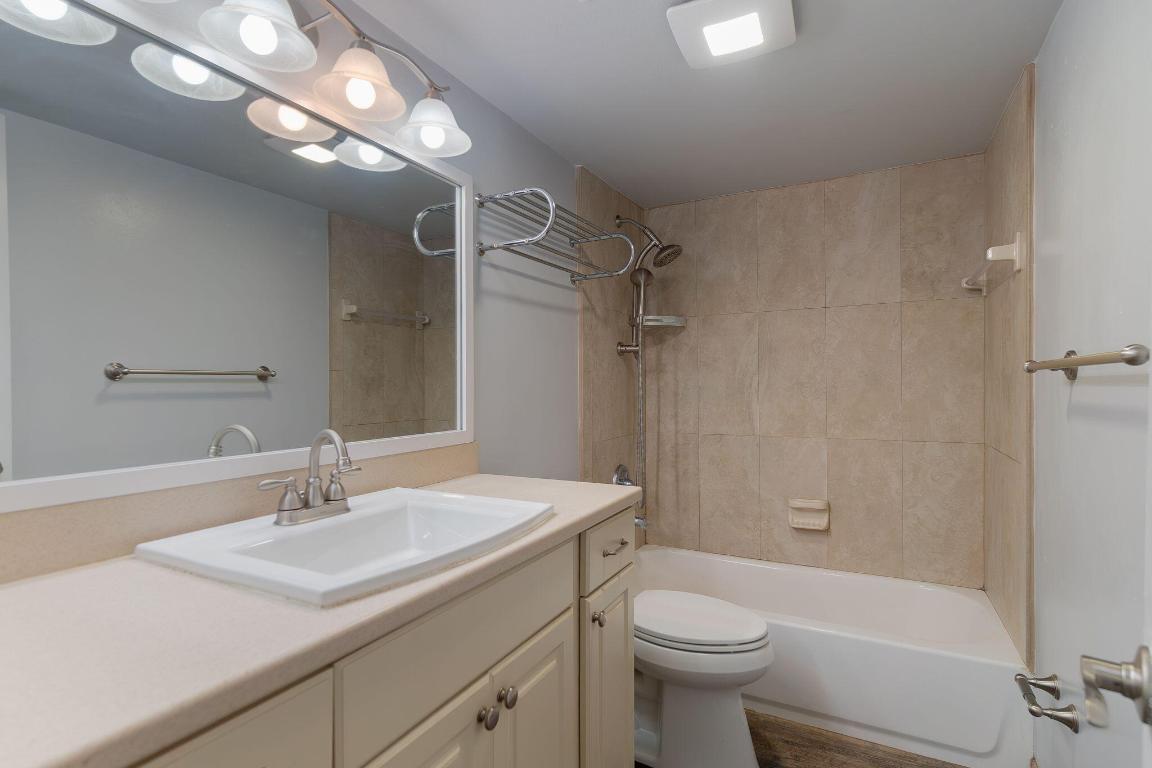 HIDDEN HARBOUR OF THE PALM BEACHES CONDO - Residential Lease