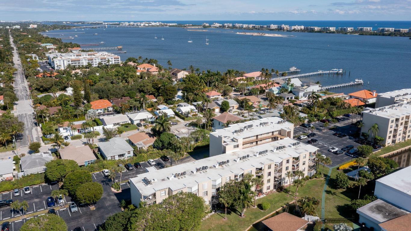 HIDDEN HARBOUR OF THE PALM BEACHES CONDO - Residential Lease