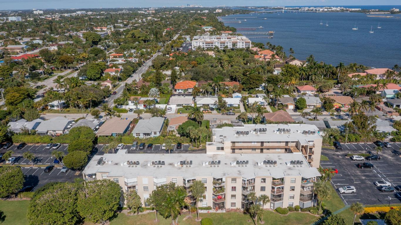 HIDDEN HARBOUR OF THE PALM BEACHES CONDO - Residential Lease