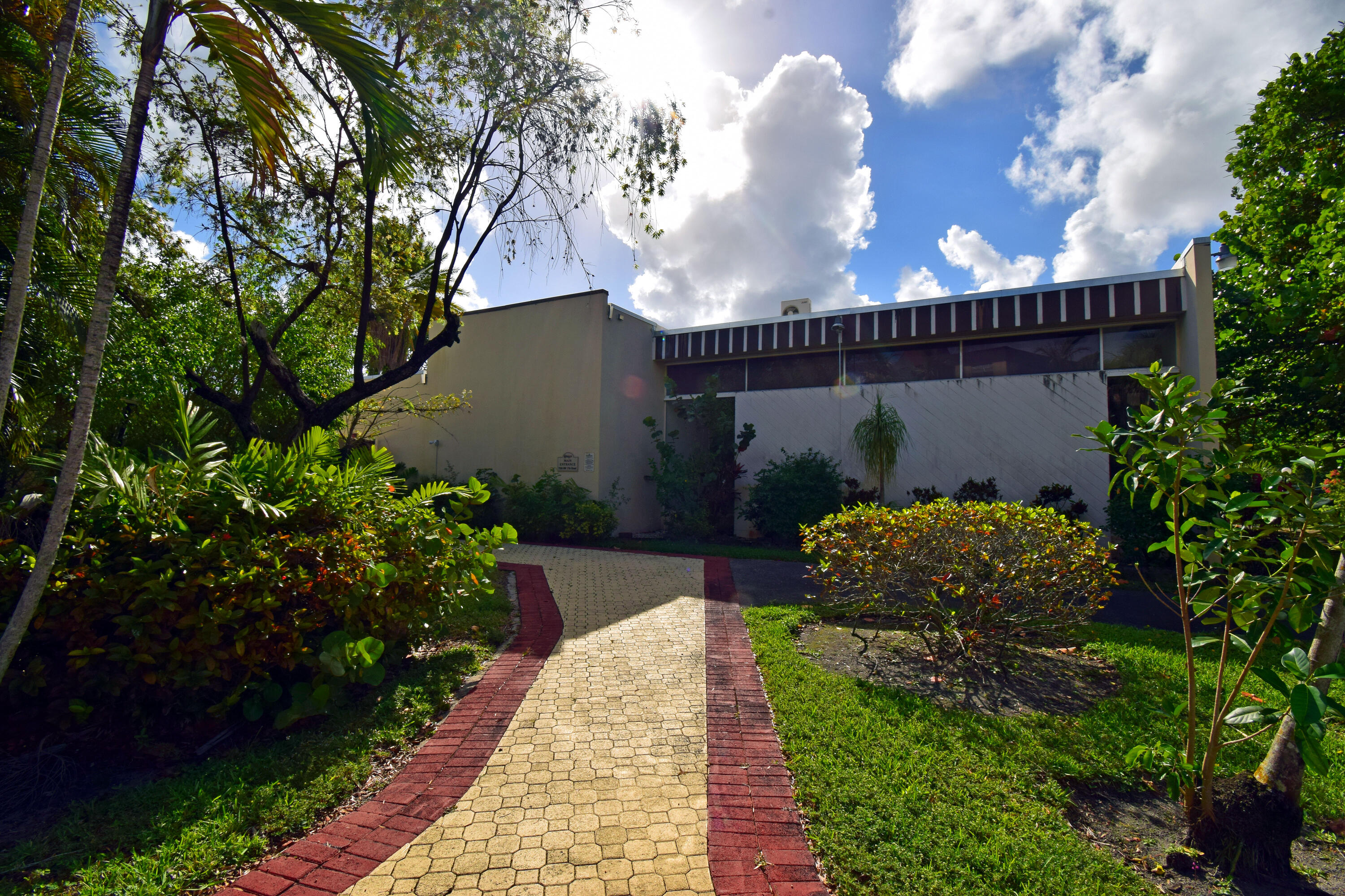 OMEGA CONDO NO 3 - Residential