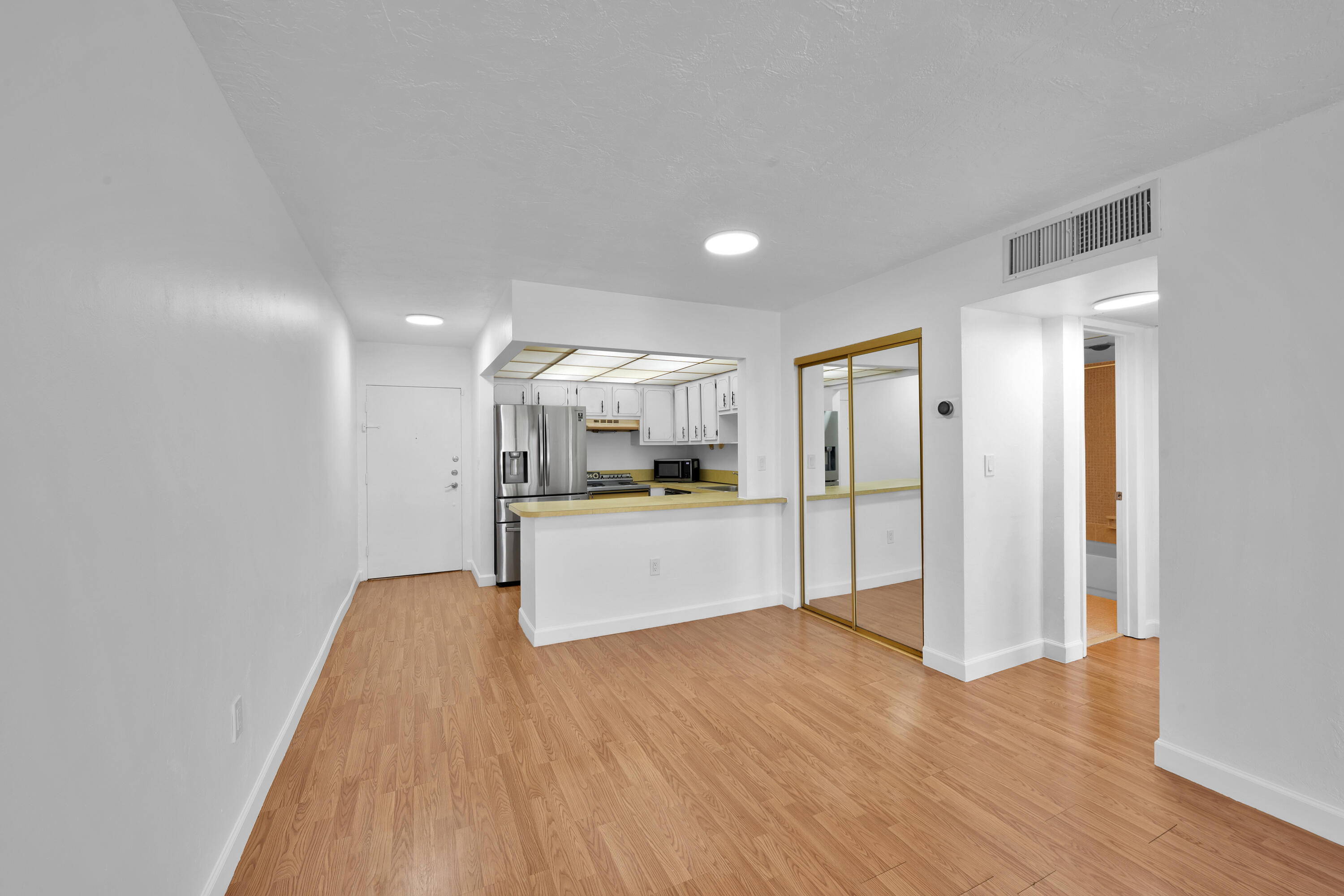 OMEGA CONDO NO 3 - Residential