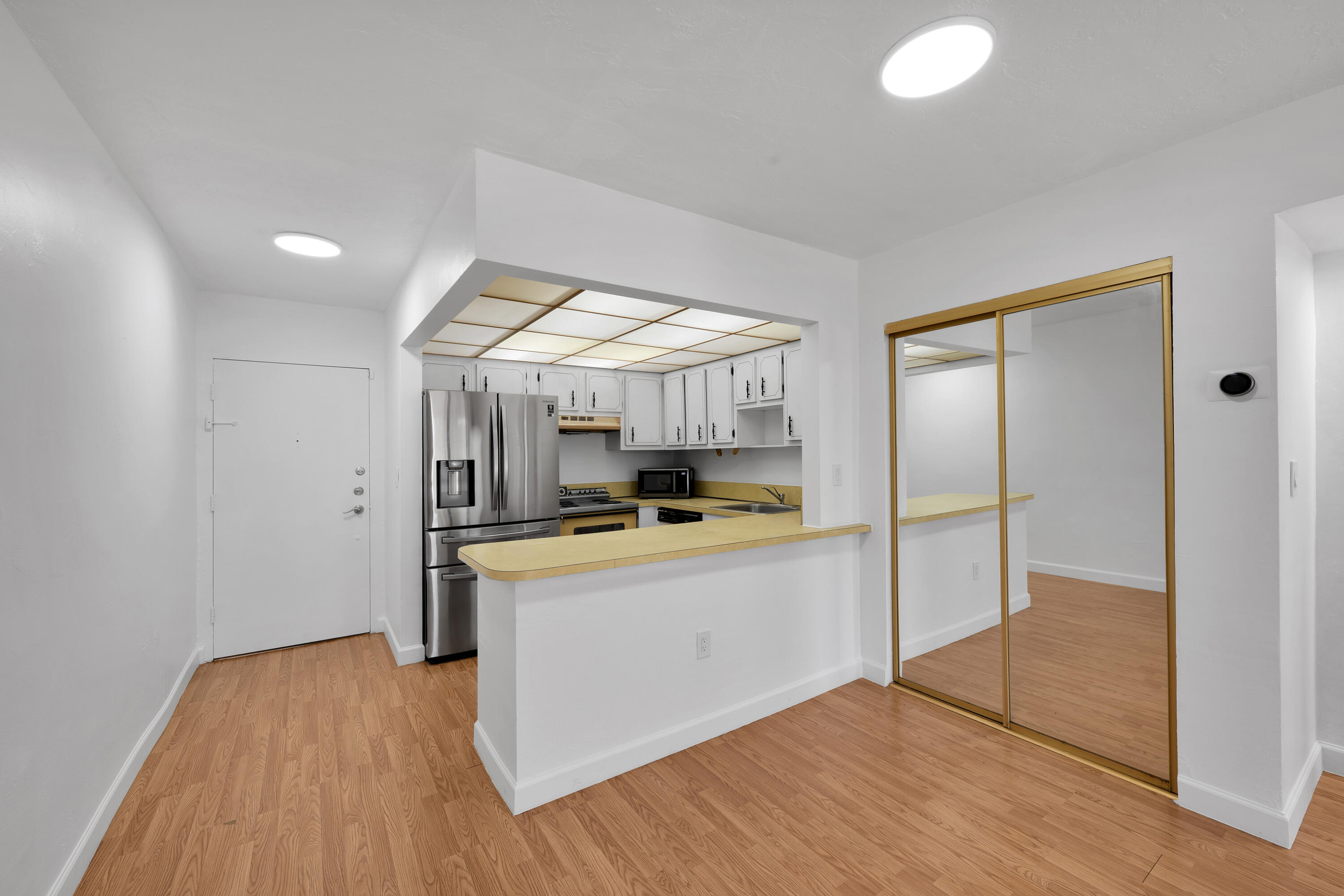 OMEGA CONDO NO 3 - Residential