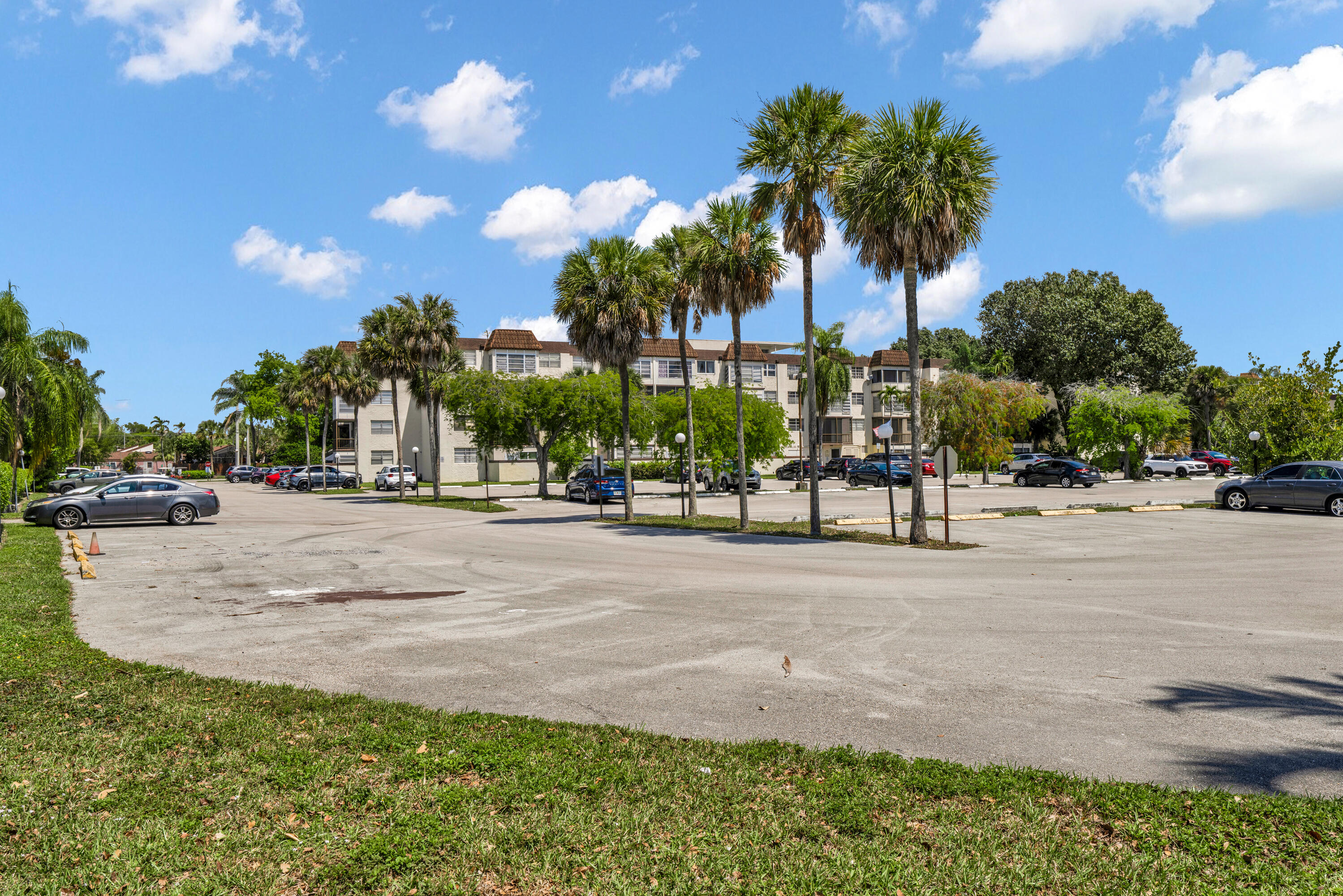 OMEGA CONDO NO 3 - Residential