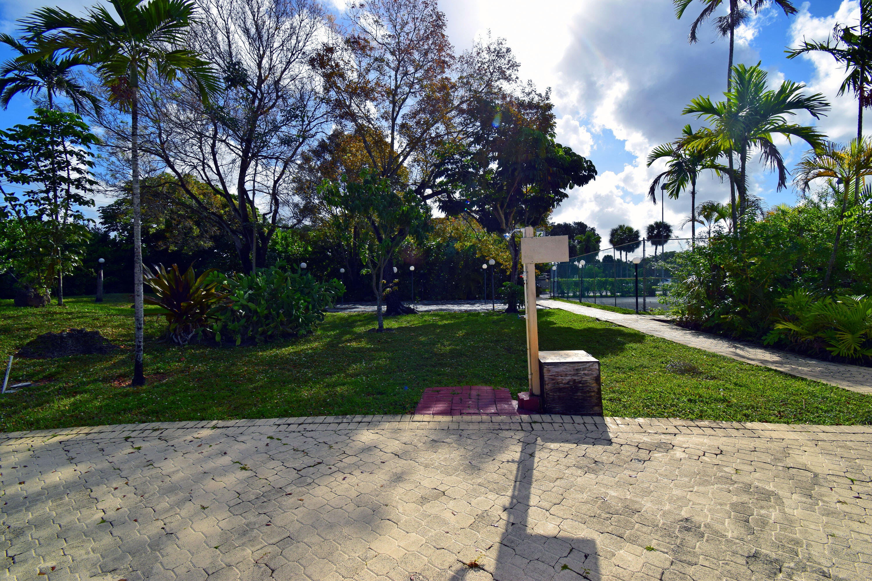 OMEGA CONDO NO 3 - Residential