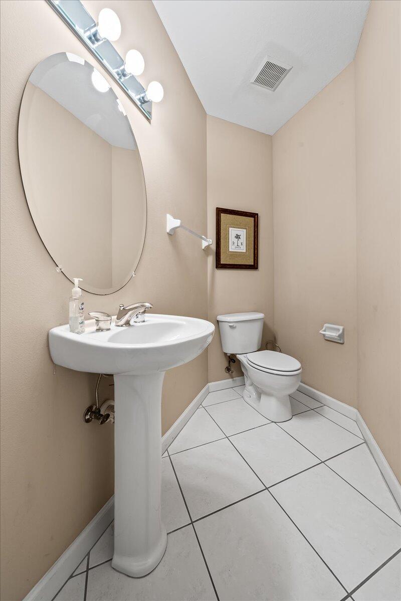 CASTLE PINES CONDOMINIUM - Residential Lease