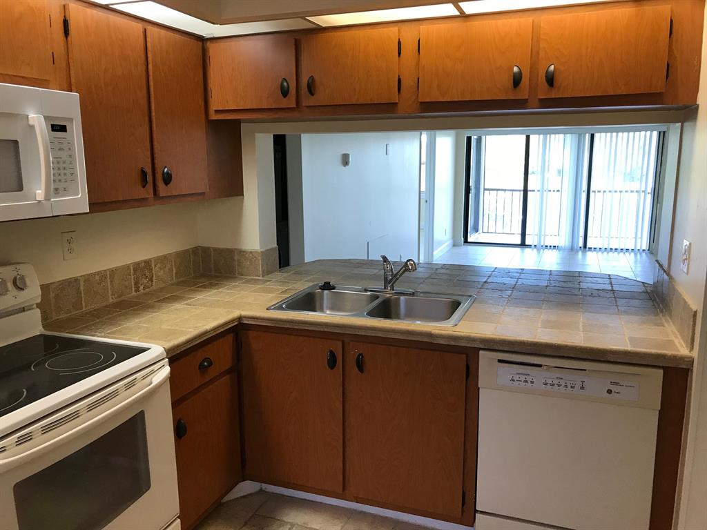 BRIARWOOD CONDO - Residential