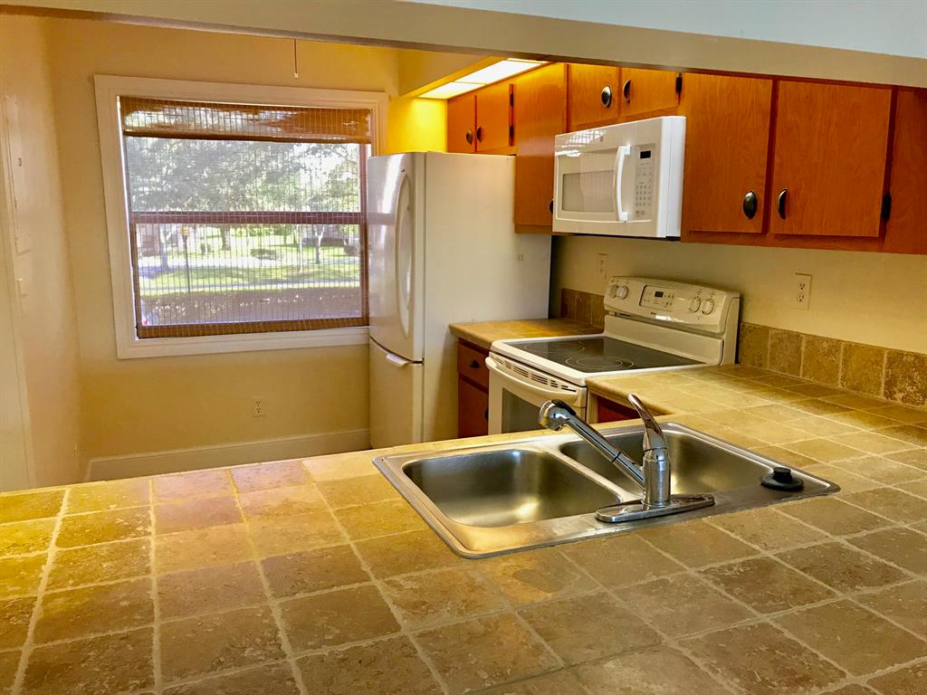 BRIARWOOD CONDO - Residential