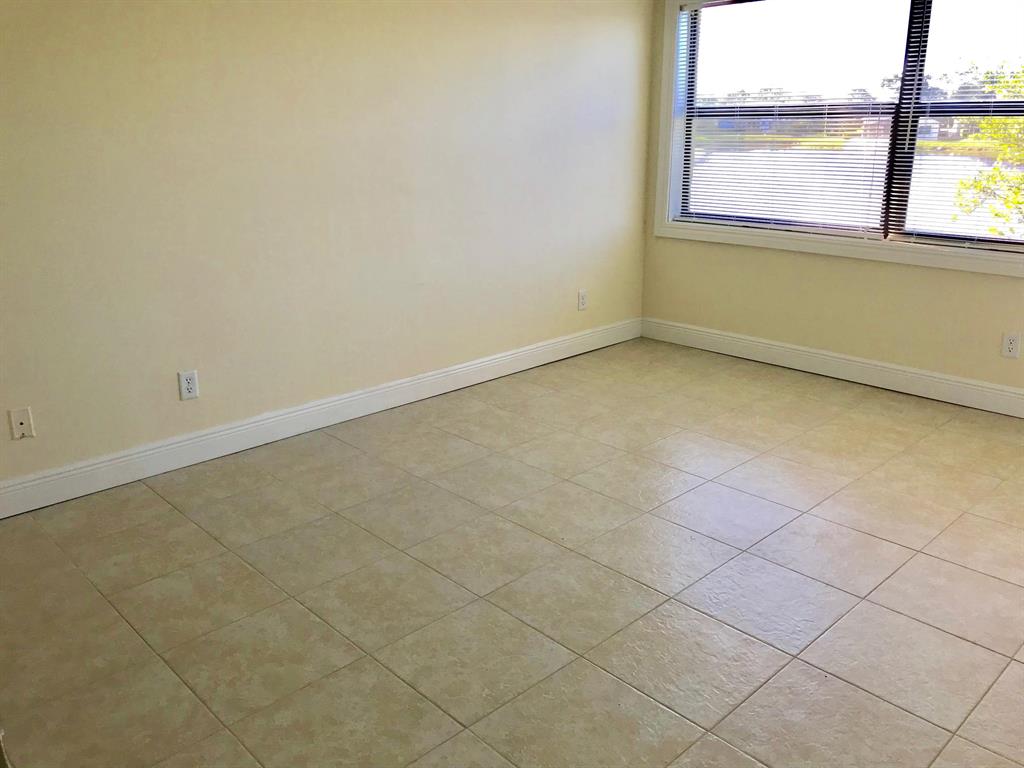 BRIARWOOD CONDO - Residential