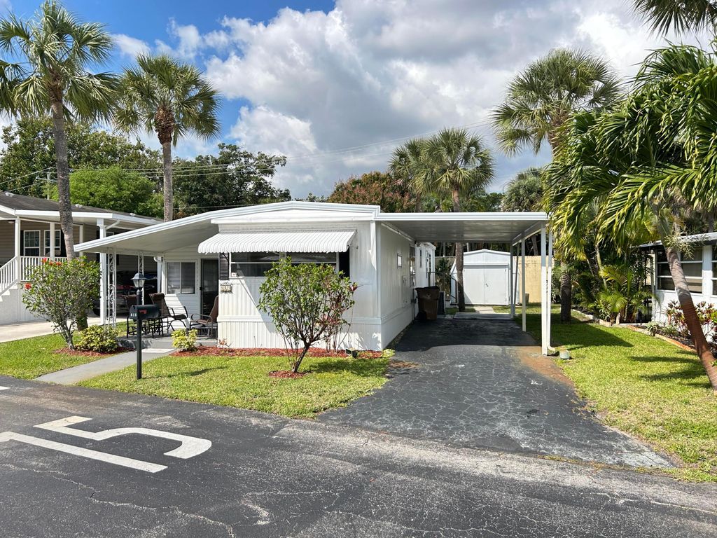 Photo of 615 Alamanda Lane, Deerfield Beach, FL 33442 (MLS # B26007351)