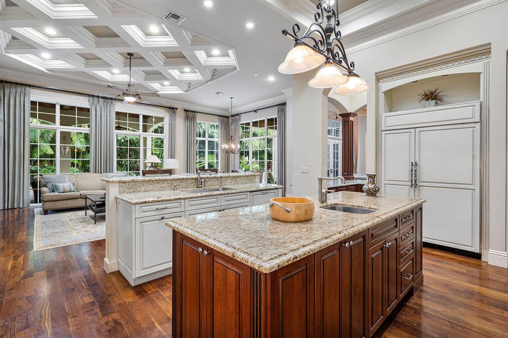 ROYAL PALM YACHT & COUNTRY CLUB - Residential