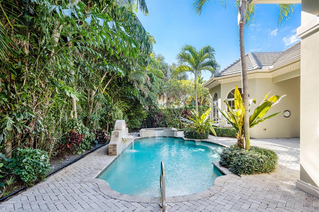 ROYAL PALM YACHT & COUNTRY CLUB - Residential