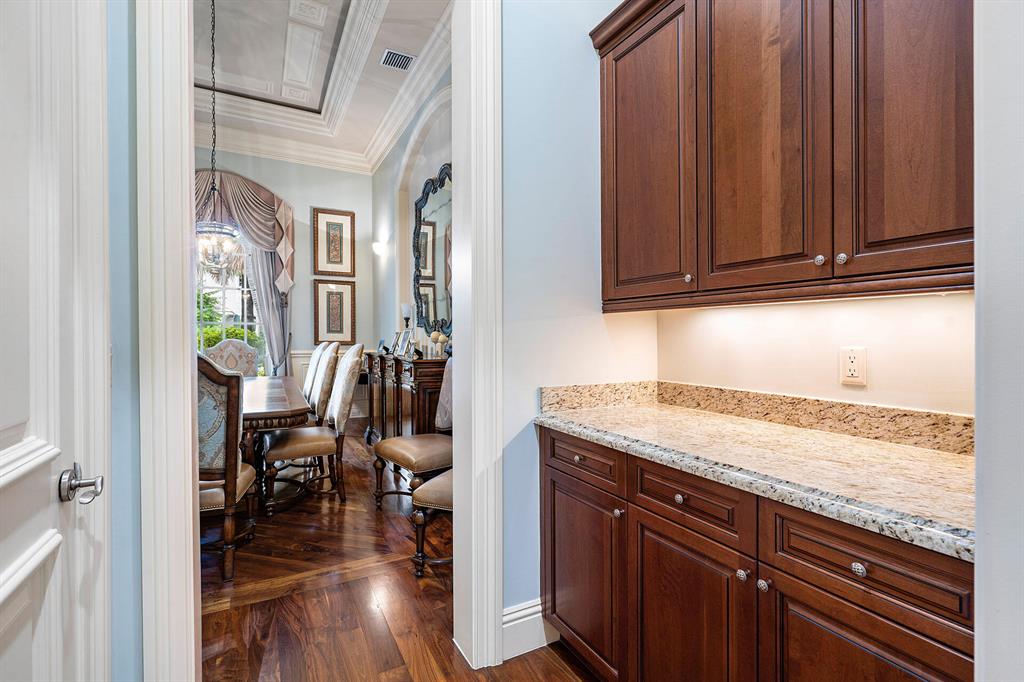 ROYAL PALM YACHT & COUNTRY CLUB - Residential