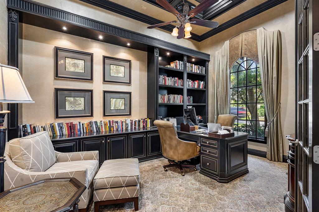 ROYAL PALM YACHT & COUNTRY CLUB - Residential