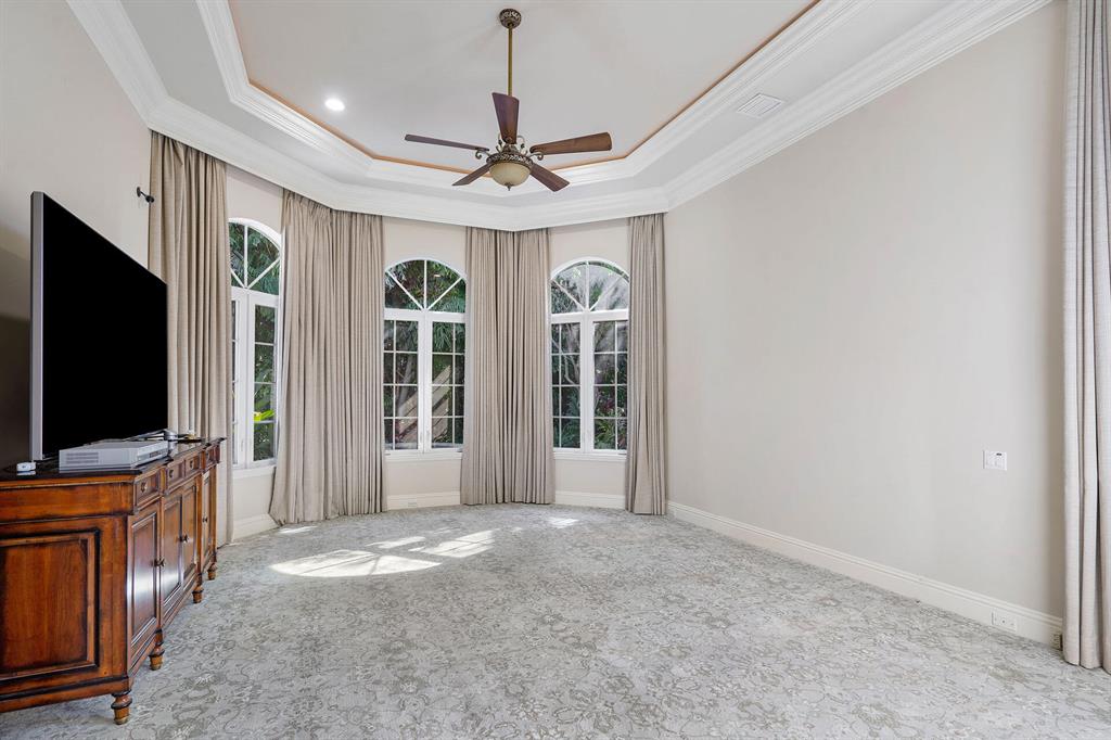 ROYAL PALM YACHT & COUNTRY CLUB - Residential