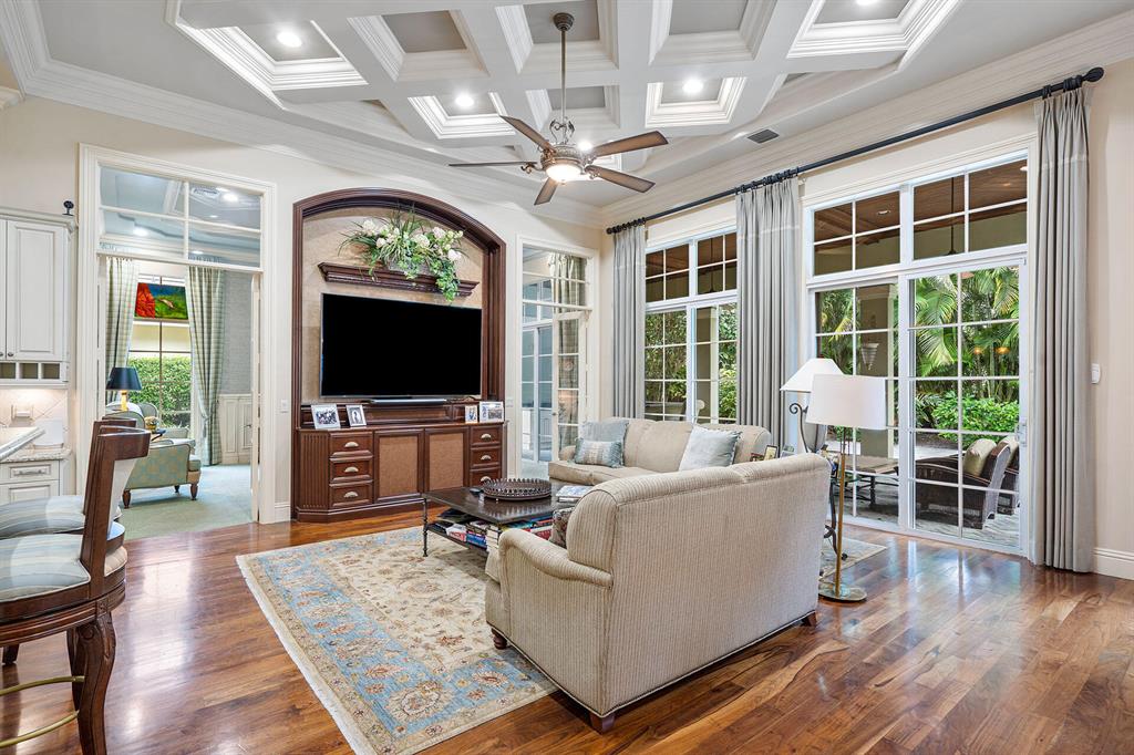 ROYAL PALM YACHT & COUNTRY CLUB - Residential