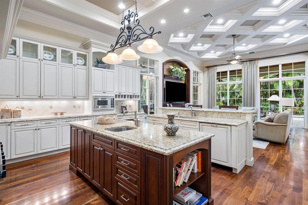 ROYAL PALM YACHT & COUNTRY CLUB - Residential