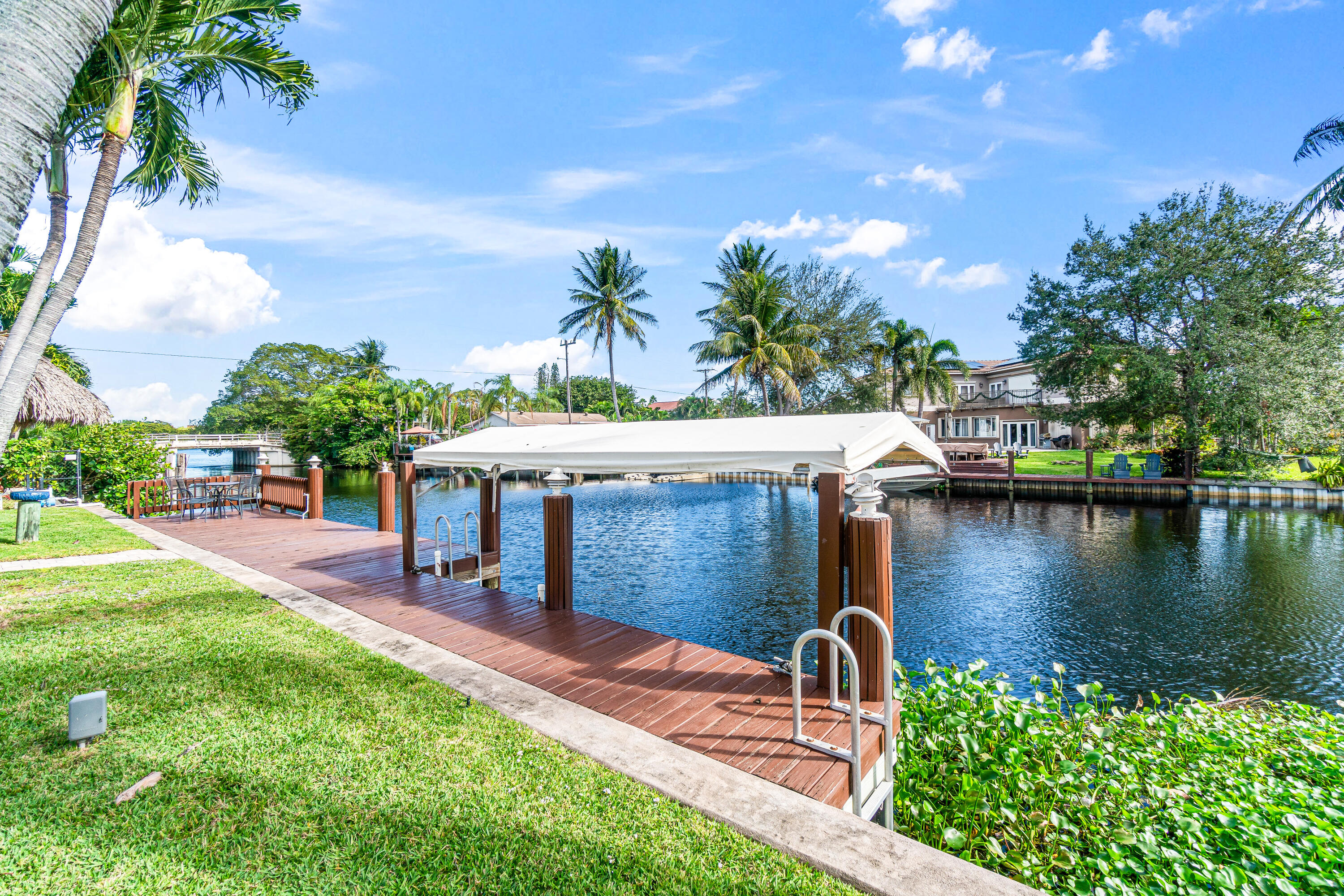 TROPIC PALMS - Residential