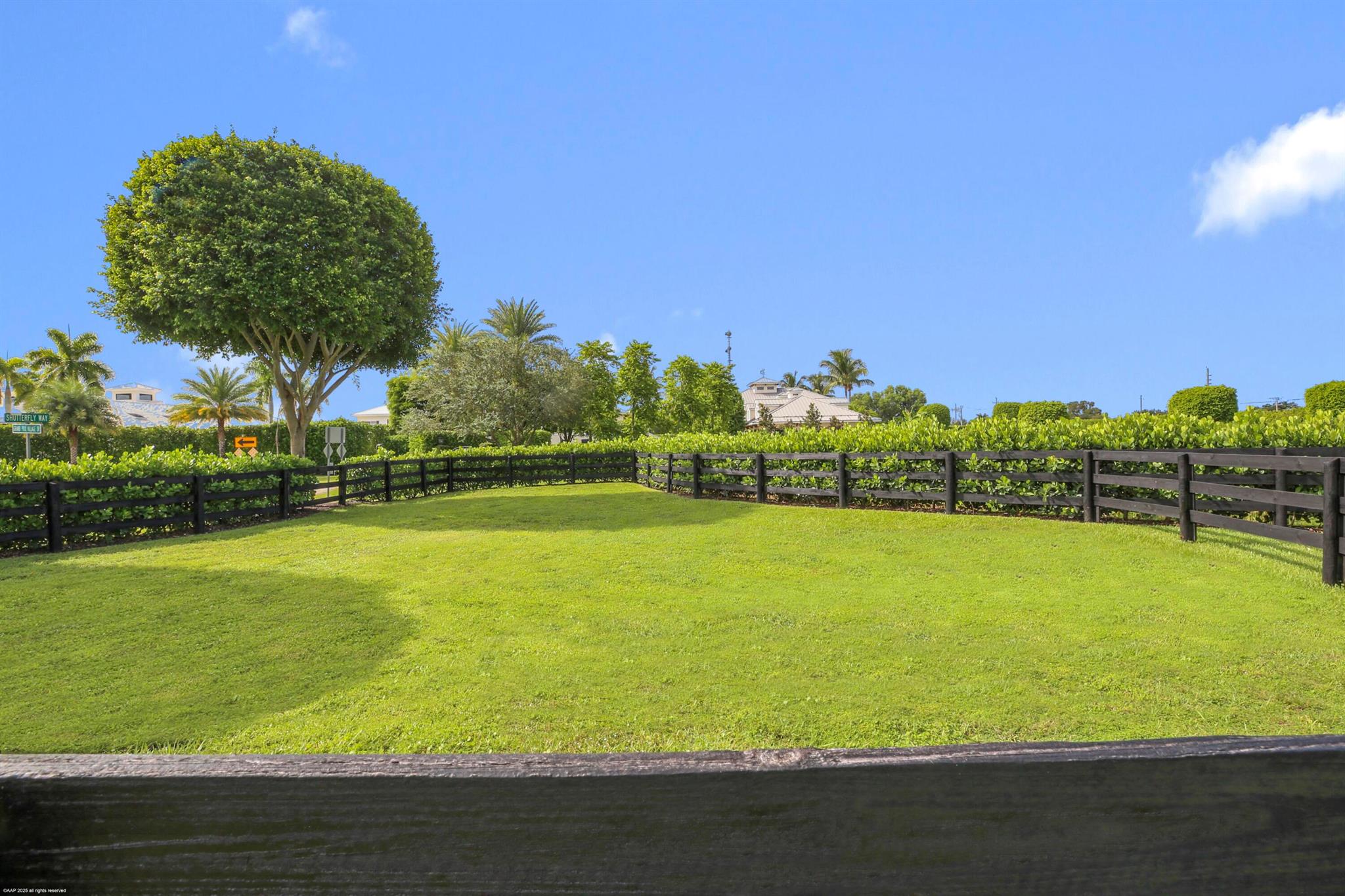 GRAND PRIX VILLAGE SOUTH - Land