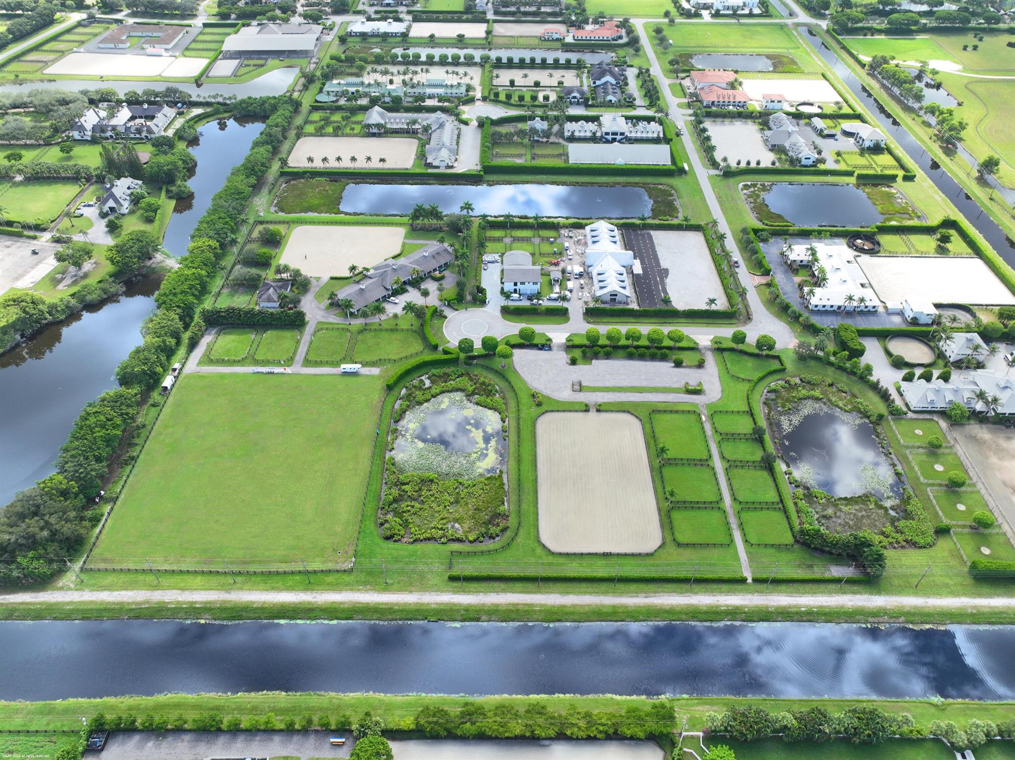 GRAND PRIX VILLAGE SOUTH - Land