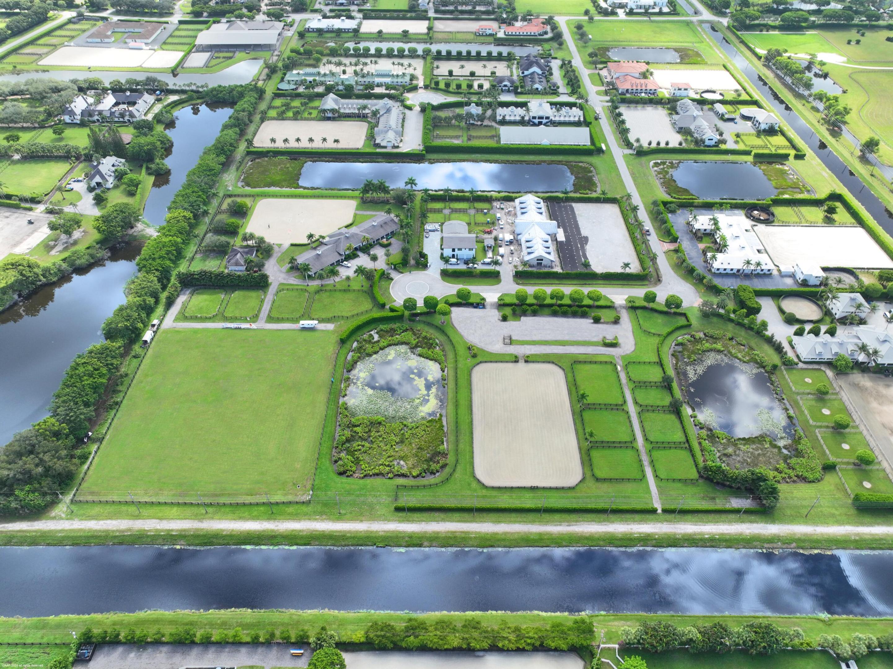 GRAND PRIX VILLAGE SOUTH - Land