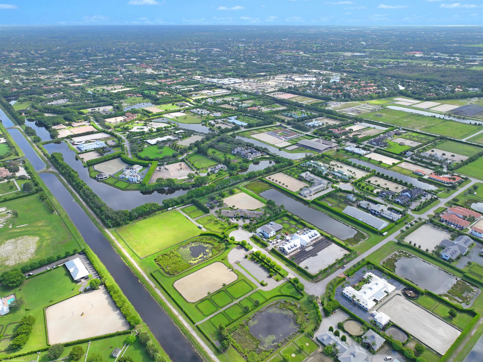 GRAND PRIX VILLAGE SOUTH - Land