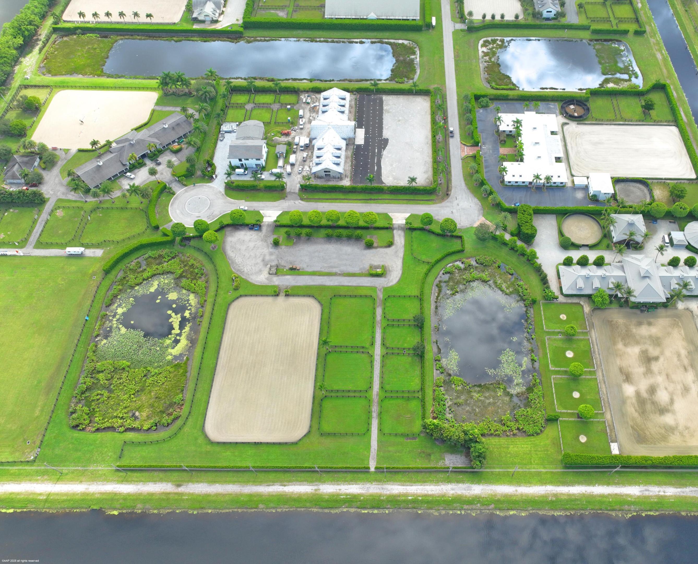 GRAND PRIX VILLAGE SOUTH - Land