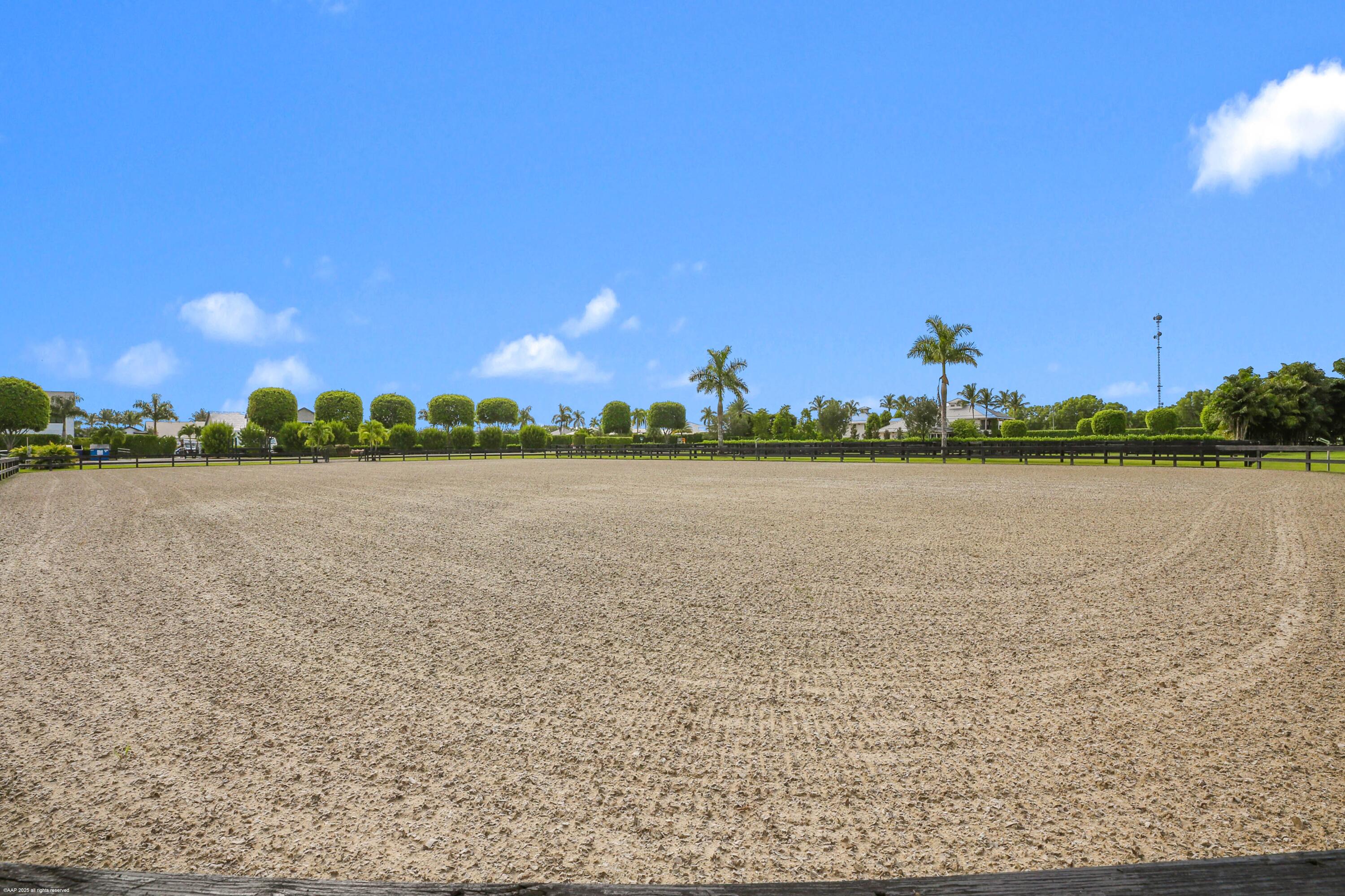 GRAND PRIX VILLAGE SOUTH - Land