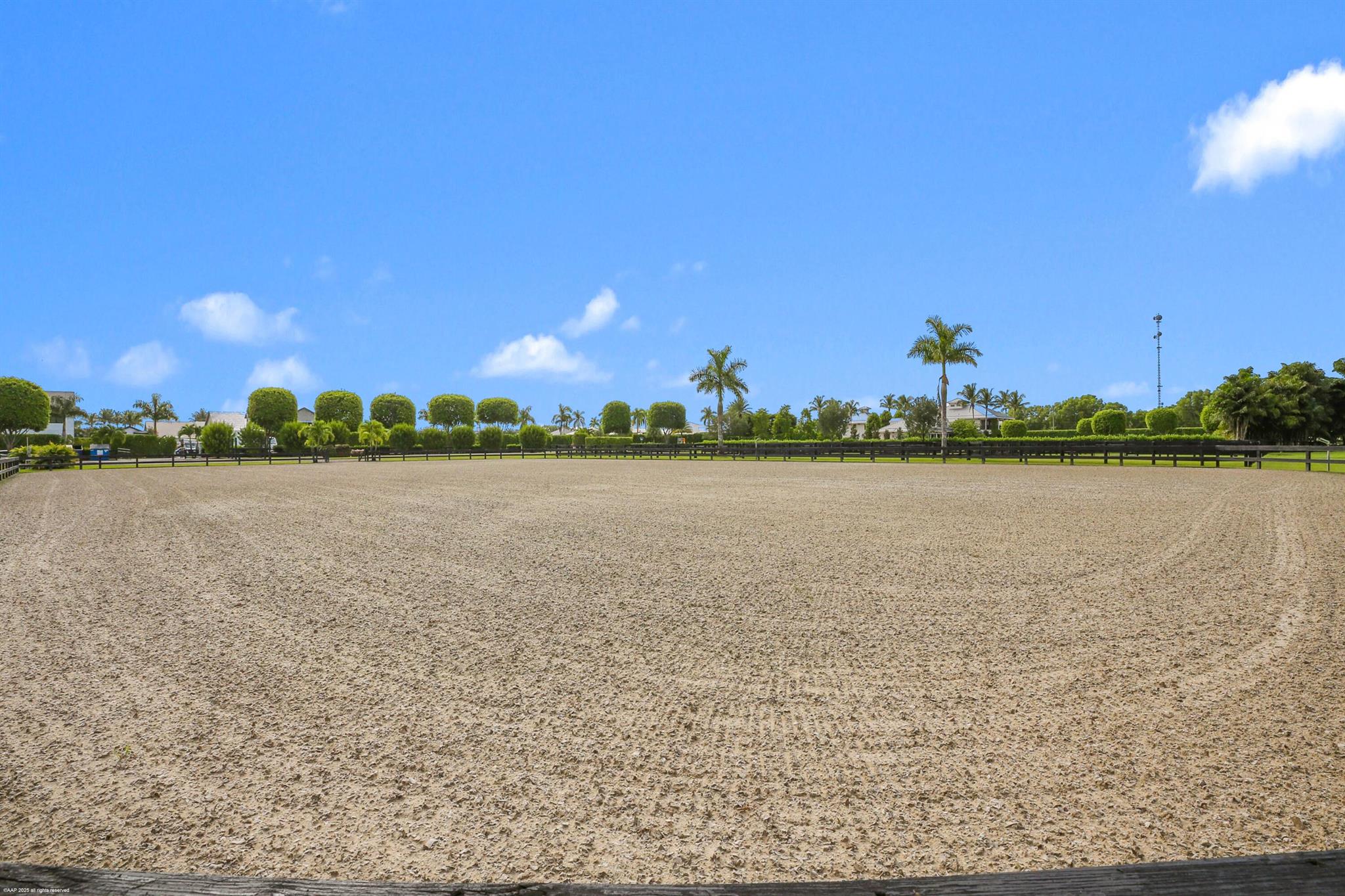 GRAND PRIX VILLAGE SOUTH - Land