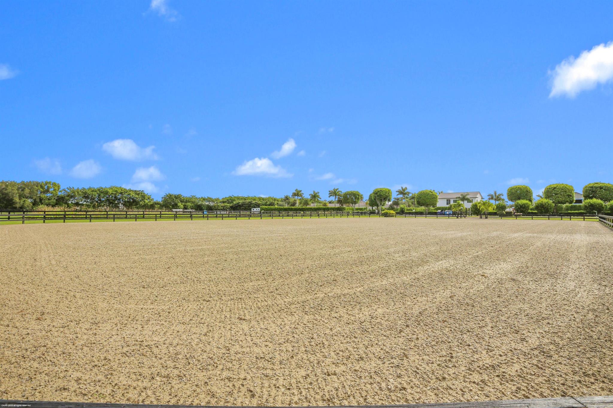 GRAND PRIX VILLAGE SOUTH - Land