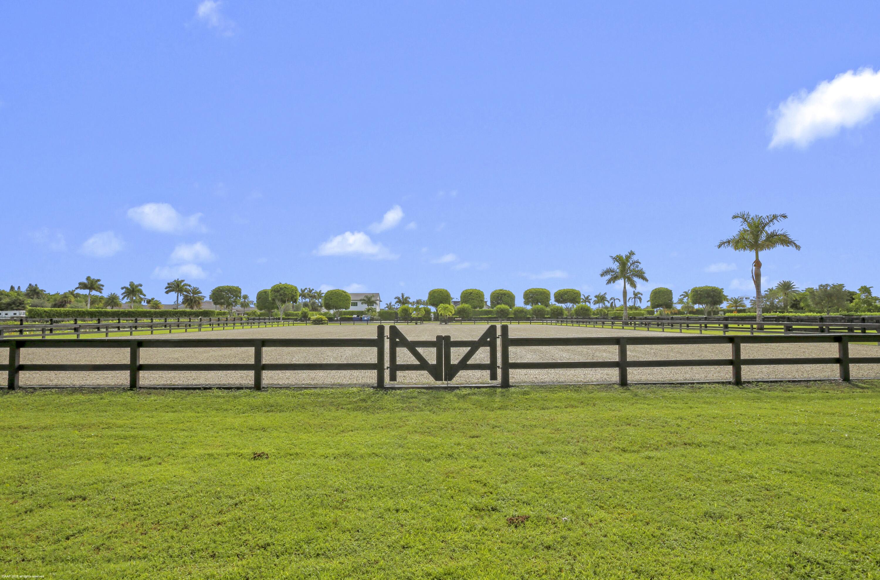 GRAND PRIX VILLAGE SOUTH - Land