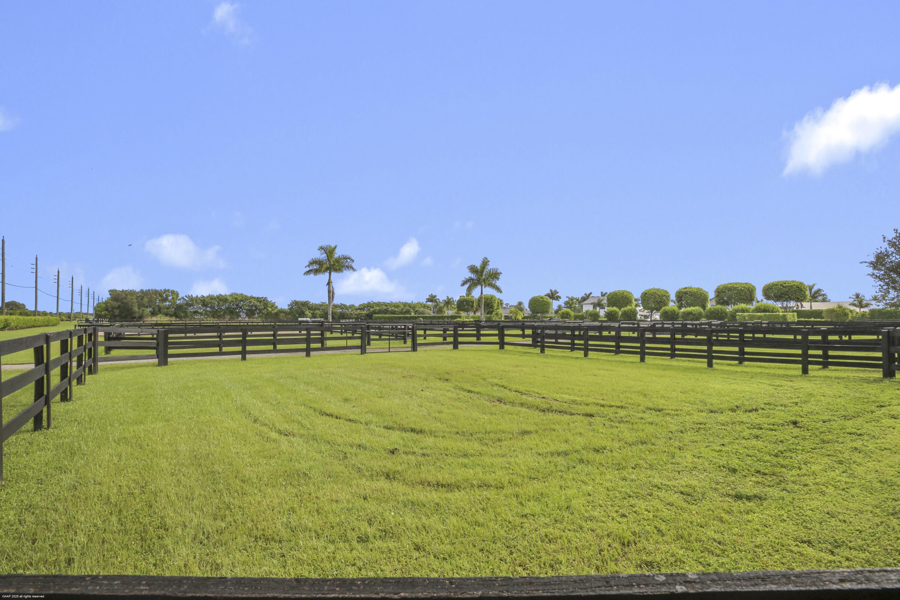 GRAND PRIX VILLAGE SOUTH - Land