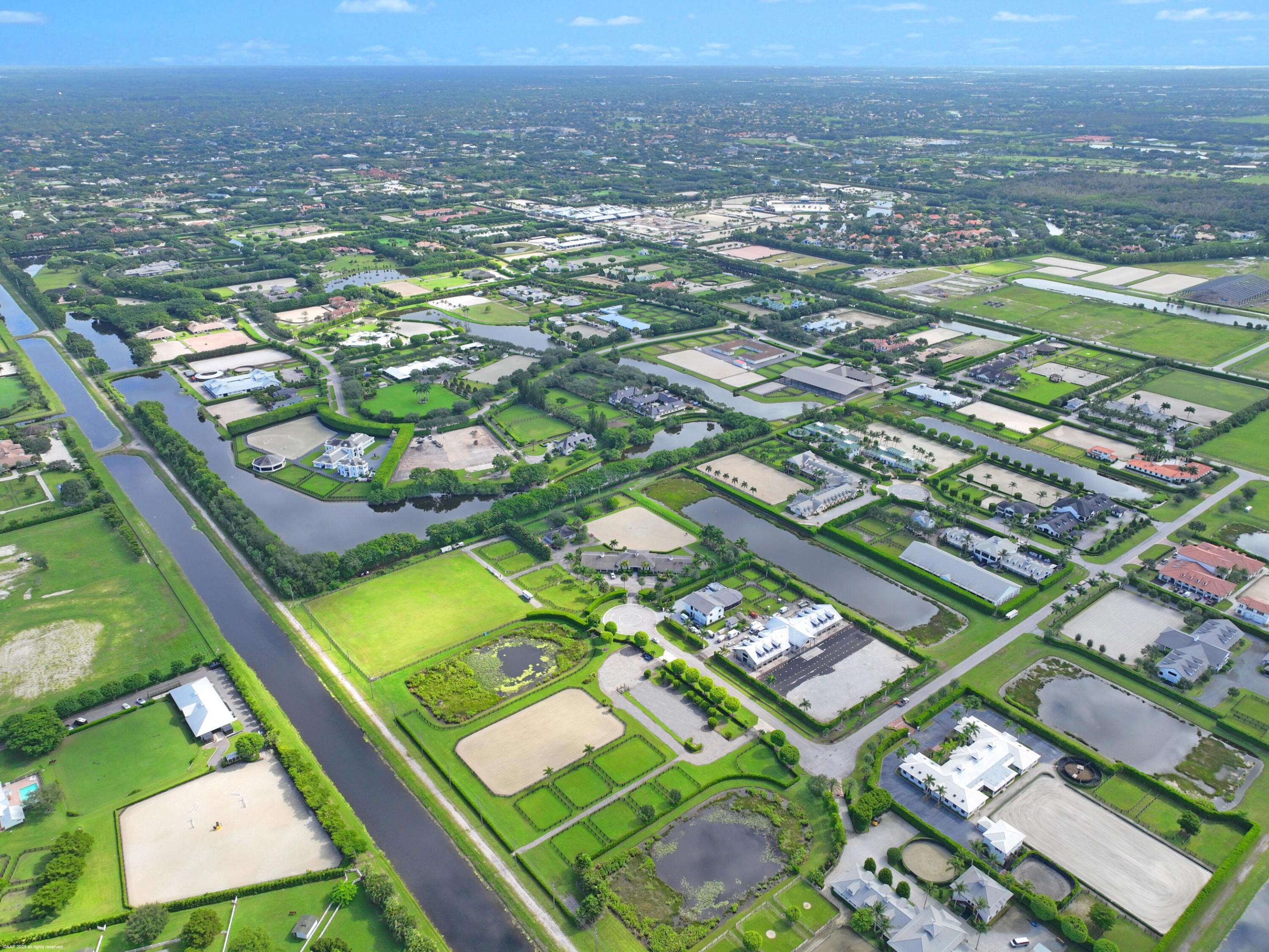 GRAND PRIX VILLAGE SOUTH - Land