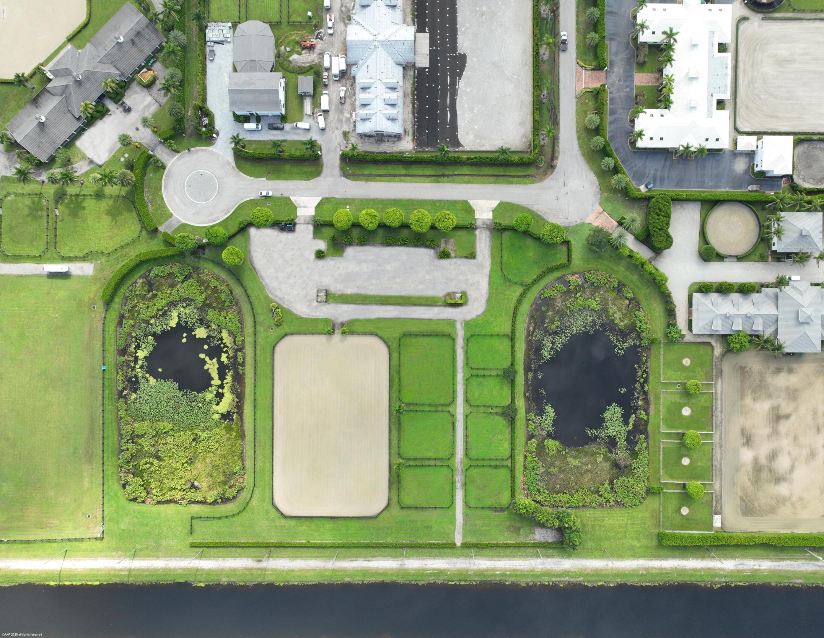 GRAND PRIX VILLAGE SOUTH - Land