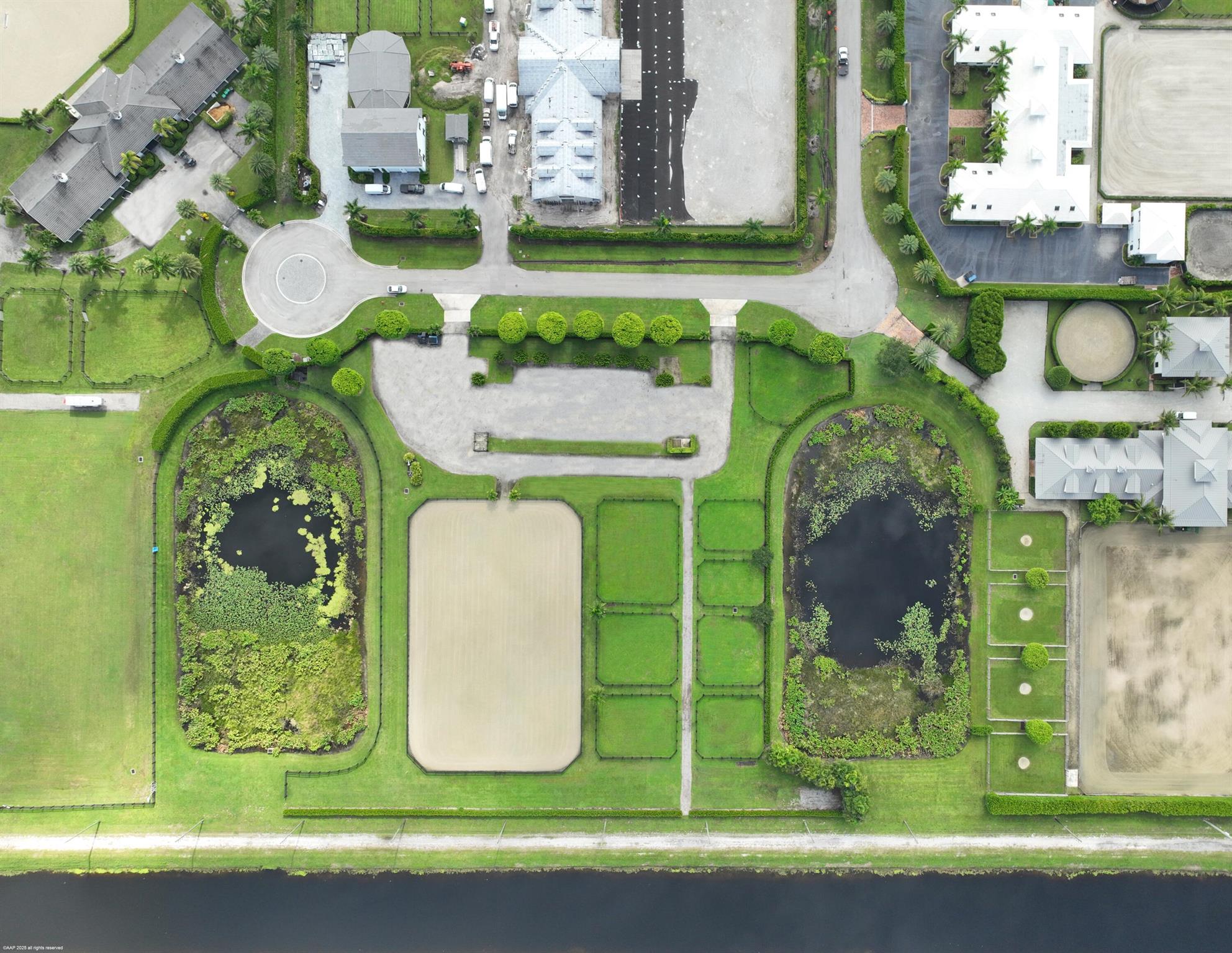 GRAND PRIX VILLAGE SOUTH - Land