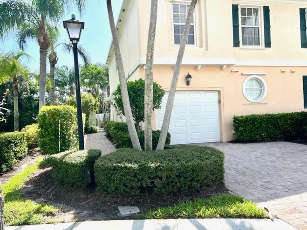 Photo of 264 Fortuna Drive, Palm Beach Gardens, FL 33410 (MLS # R10914382)