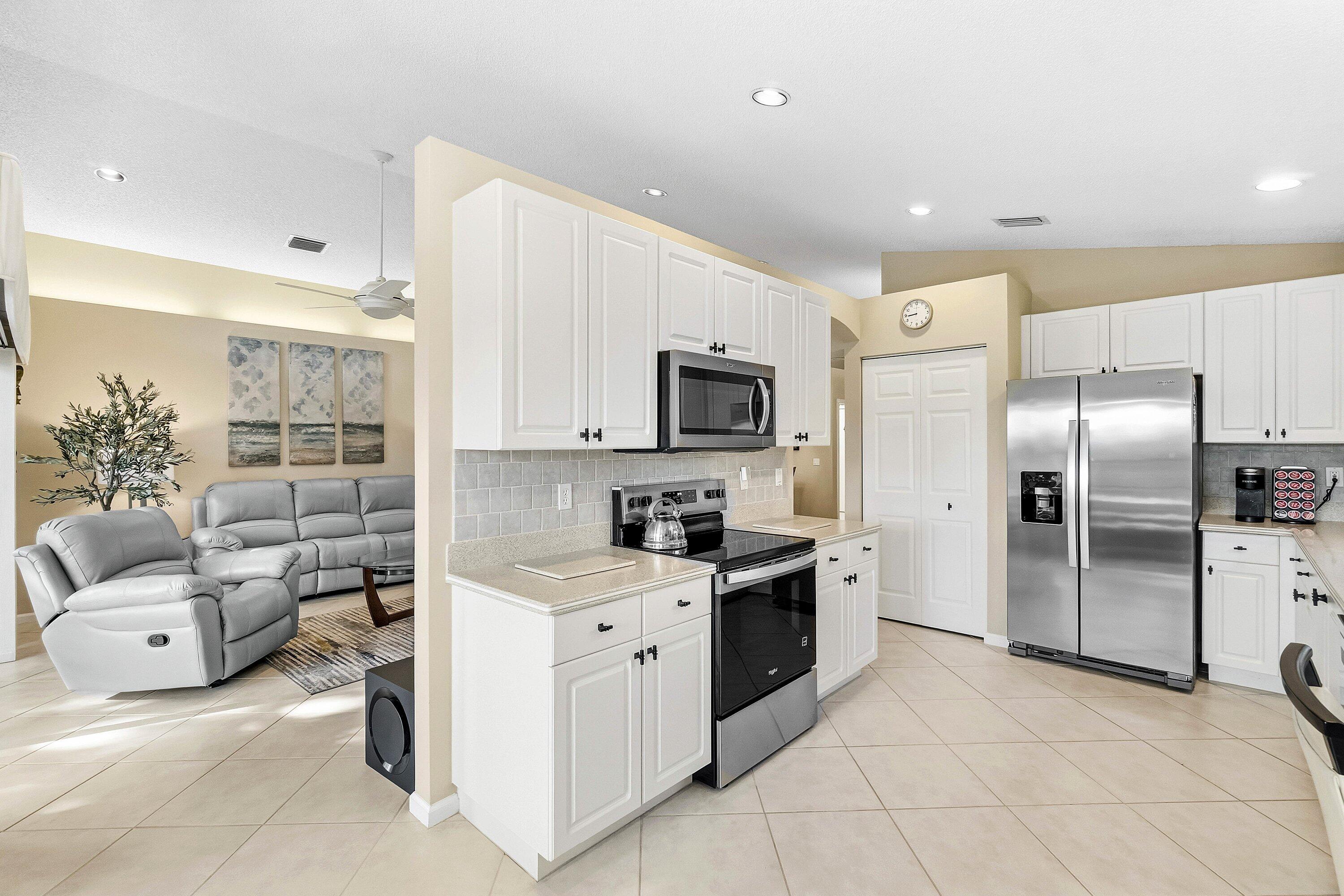 VALENCIA LAKES 3 - Residential