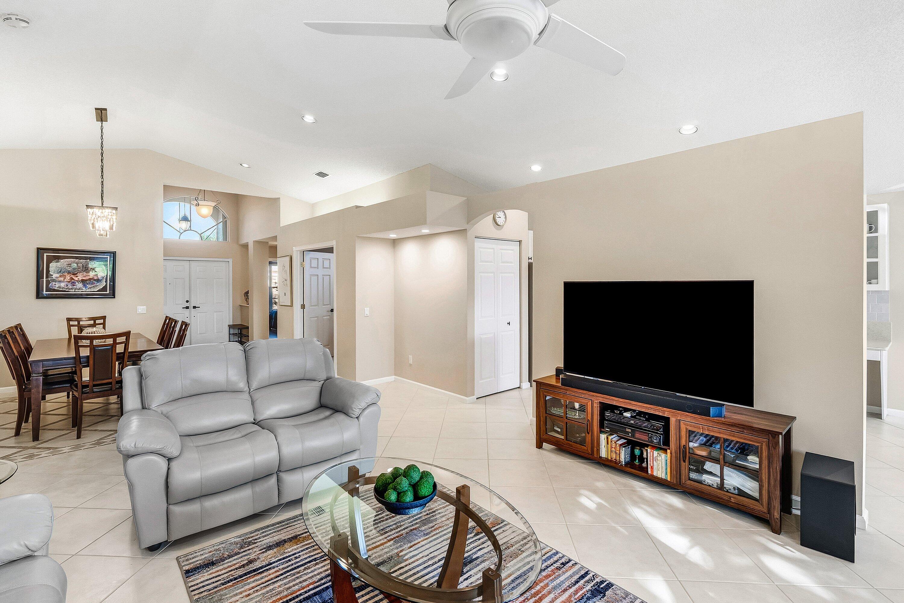 VALENCIA LAKES 3 - Residential