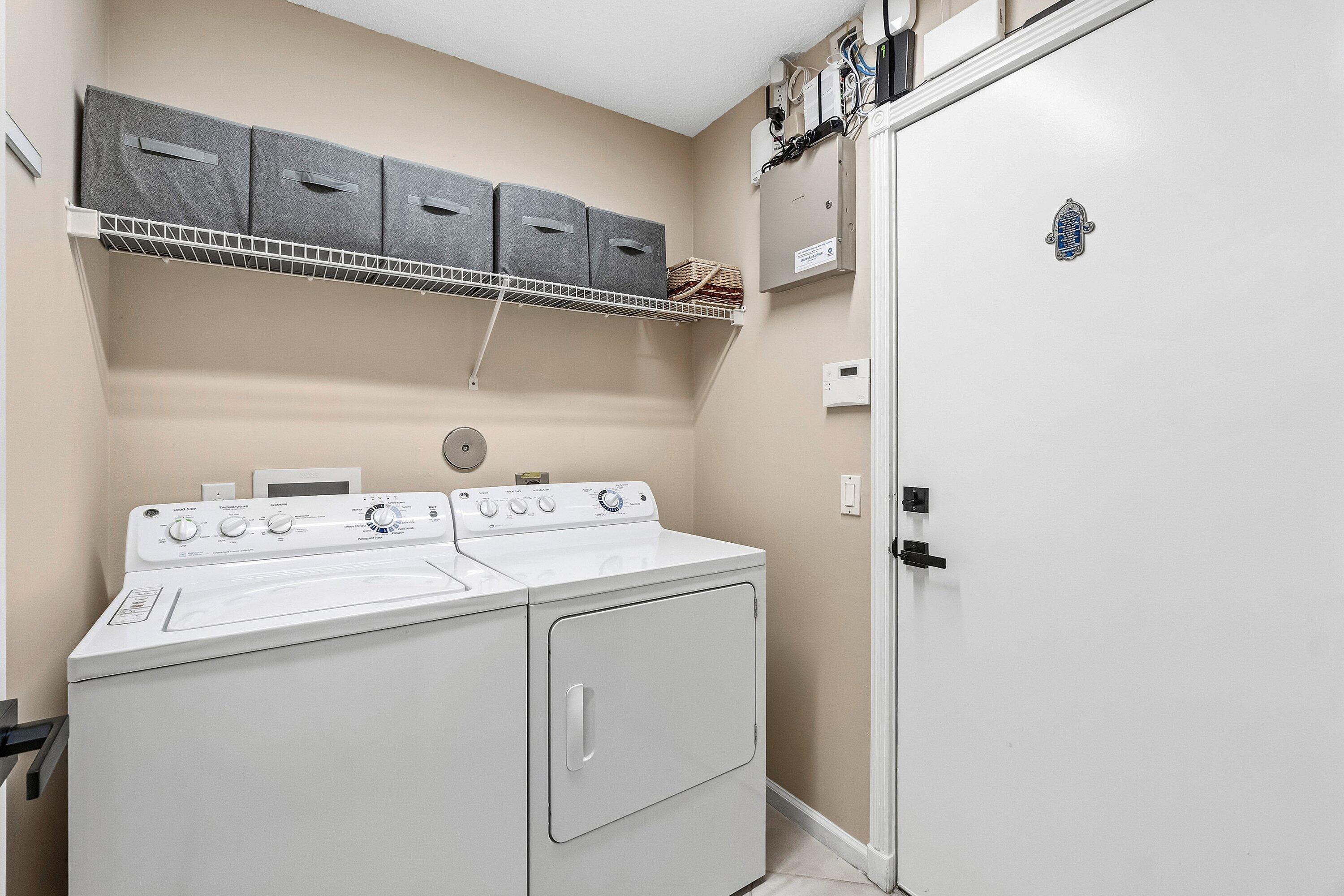 VALENCIA LAKES 3 - Residential