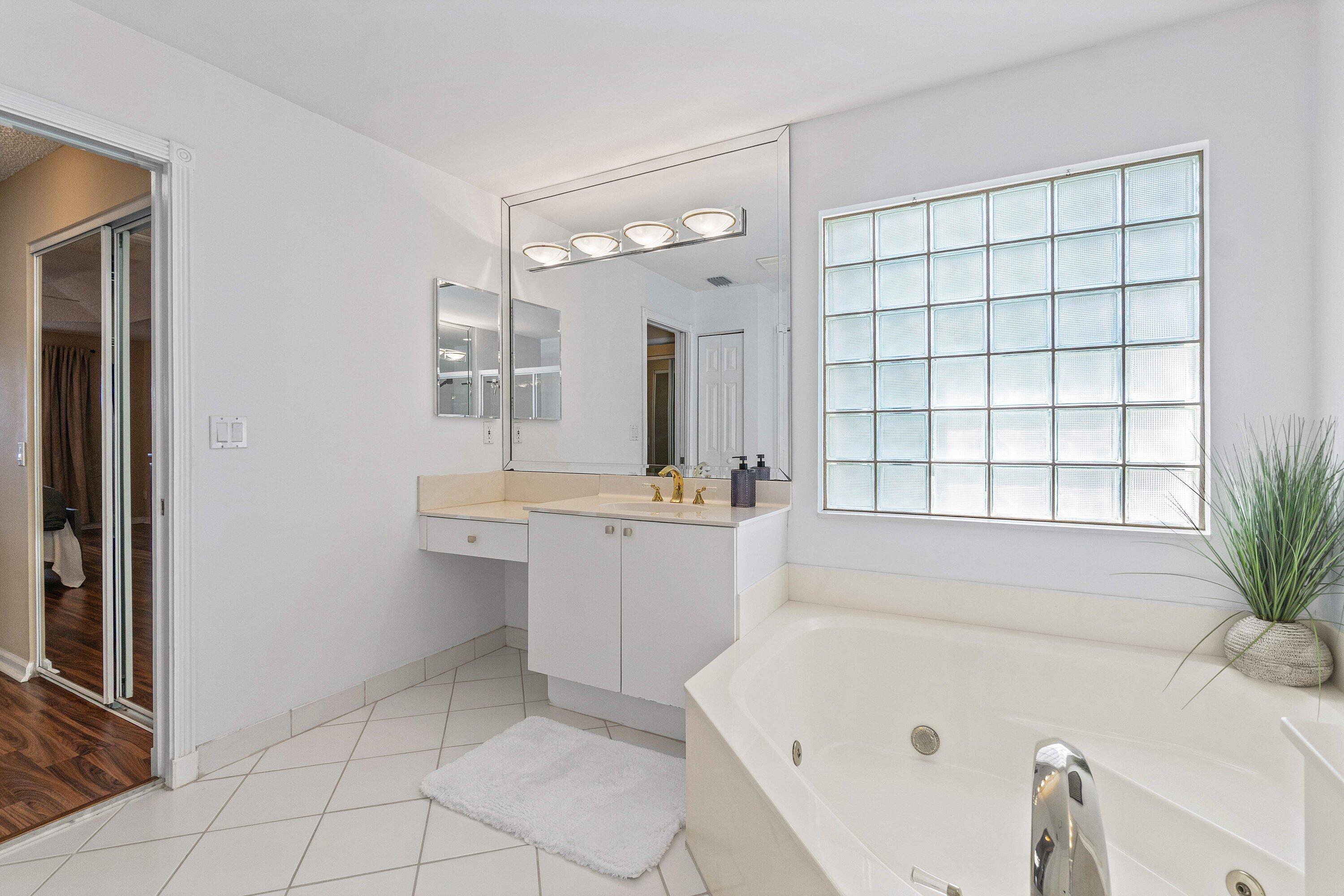 VALENCIA LAKES 3 - Residential