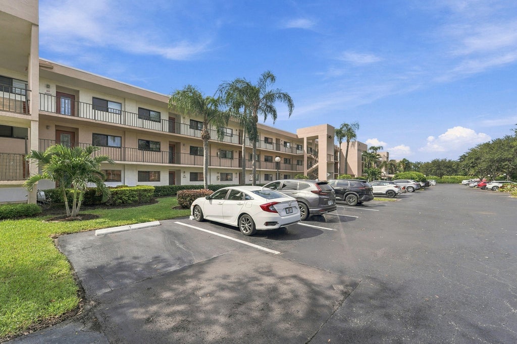 Photo of 15075 Witney Road #101, Delray Beach, FL 33484 (MLS # B26086807)