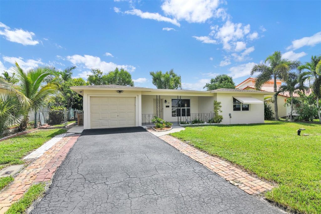 Photo of 28 SE 8th Avenue, Deerfield Beach, FL 33441 (MLS # F10520522)