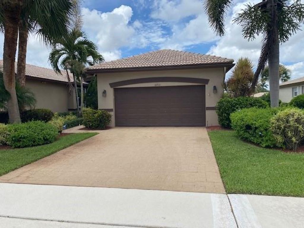 Photo of 10733 Royal Caribbean Cir #10733, Boynton Beach, FL 33437 (MLS # F10303224)