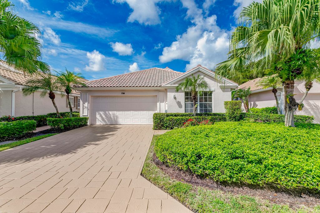 Photo of 738 Pinehurst Way, Palm Beach Gardens, FL 33418 (MLS # R10838372)
