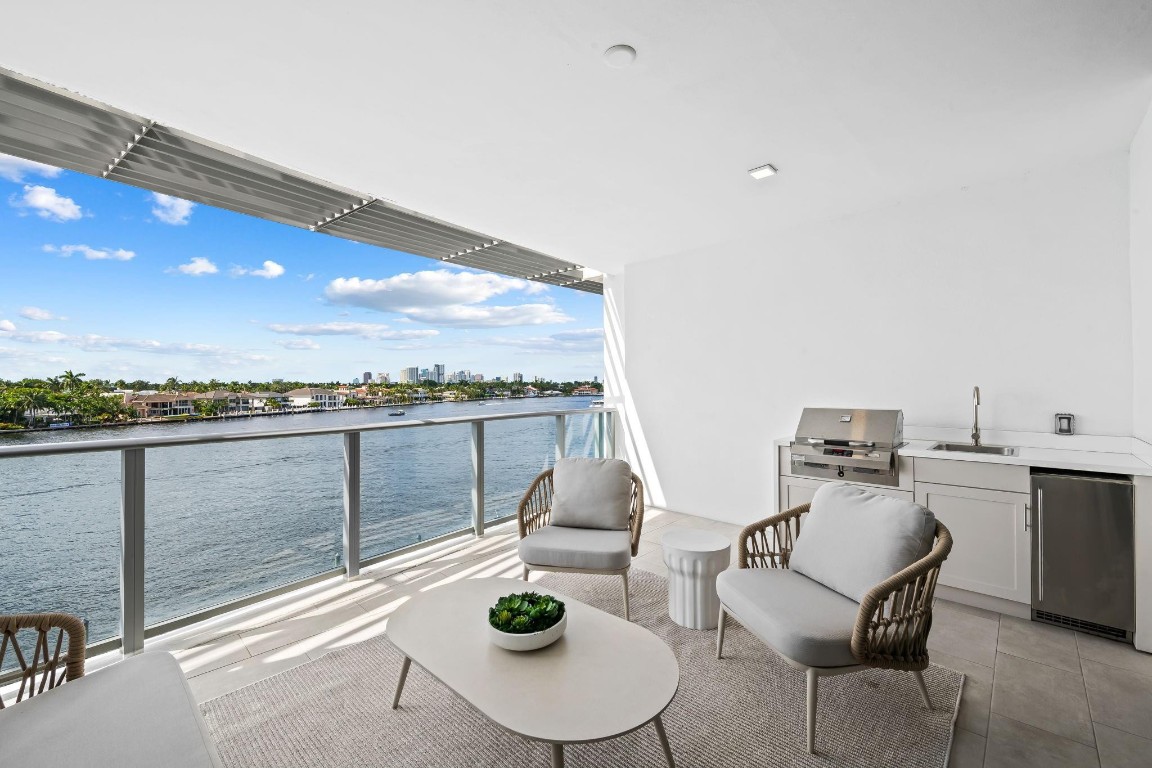 435 Bayshore Drive 302