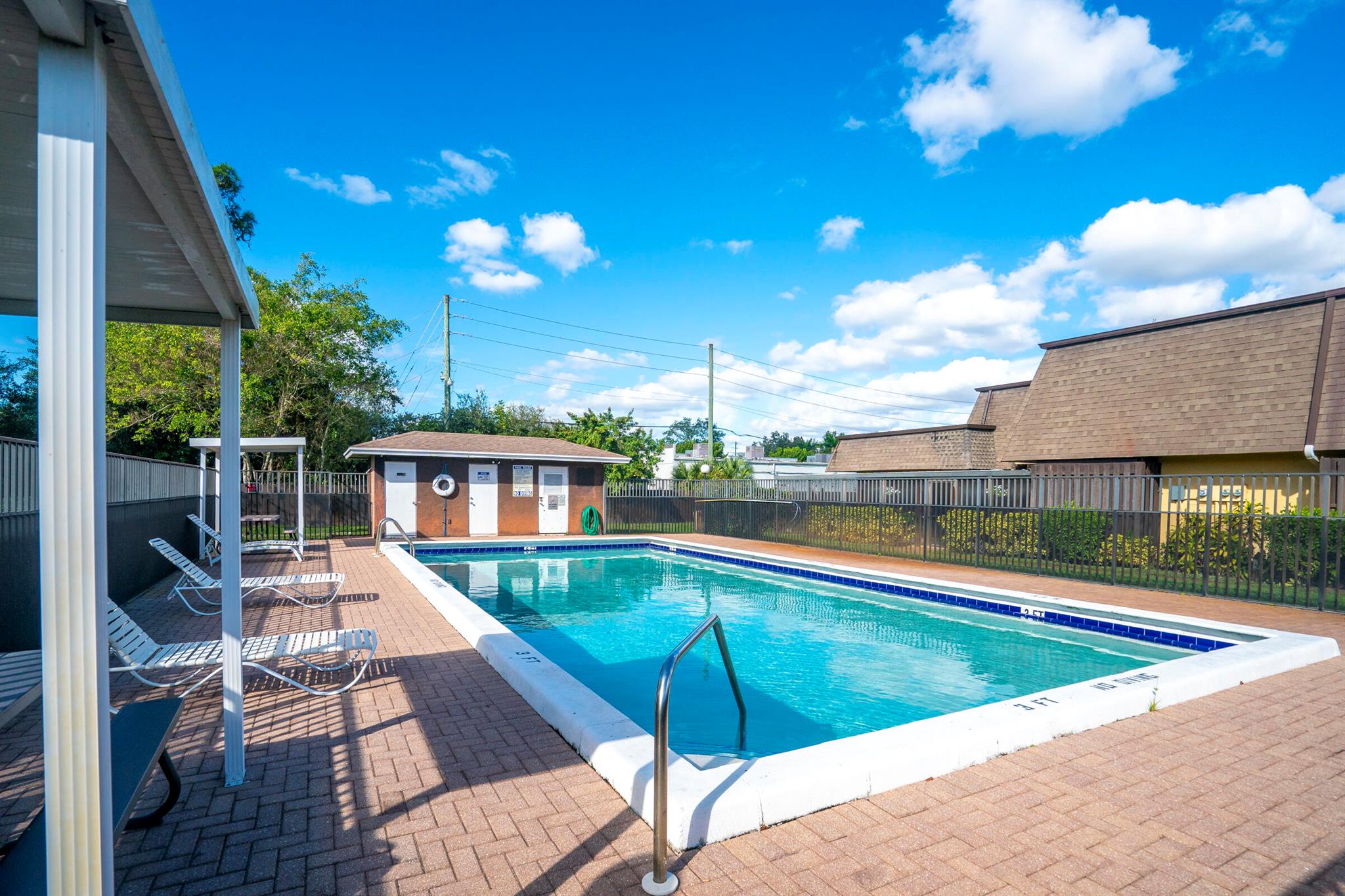 VILLAGE OF TURNBERRY PH I - Residential